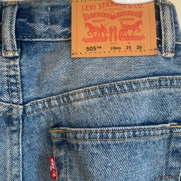 Levi's 505 Regular medium wash bootcut jeans size 10 regular EUC - Picture 4 of 4